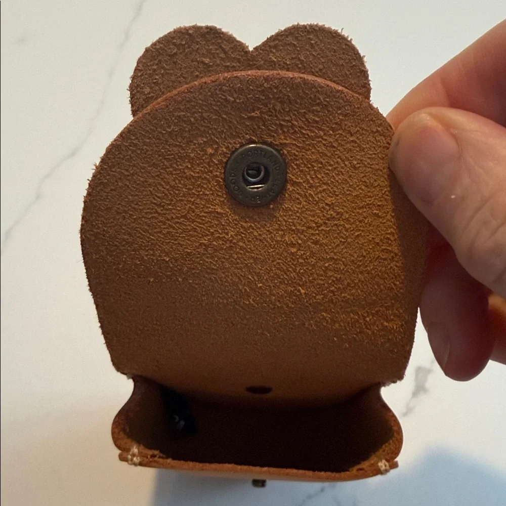 Portland Leather Flower AirPod Keychain Pouch - Picture 5 of 6